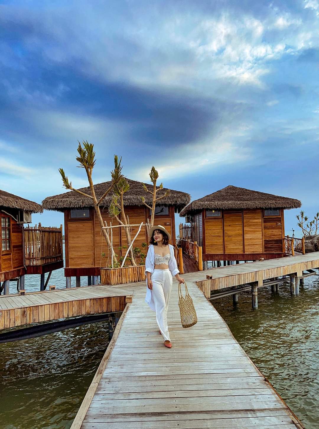 thi công nhà mái lá tại Rocks Beach Boutique Phú Quốc 